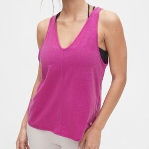 GapFit Breathe V-Neck Tank